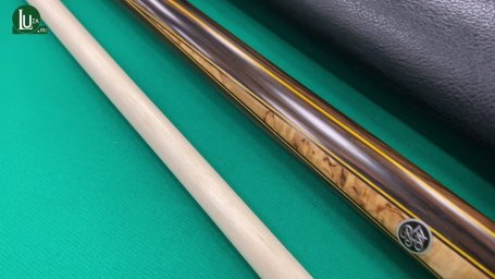 Полировка кия: Секреты идеального скольжения для безупречной игры в бильярд