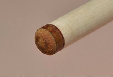 Советы профессионала: как самостоятельно подклеить наклейку на кий