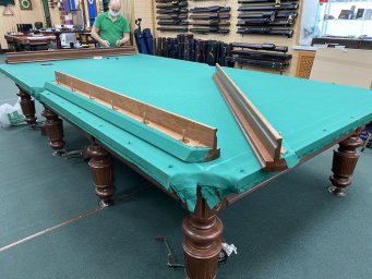 Этапы профессионального ремонта бильярдного стола: от диагностики до финиша